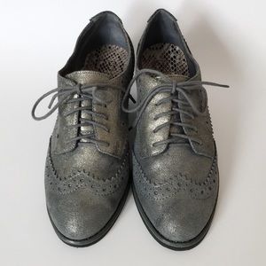 Gianna Bini Silver Suede Oxfords